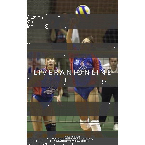 AiN NAPOLI VOLLEY 2000/2001 NELLA FOTO TURLEA CARMEN MARINELA FOTO N. ROMANI / AGENZIA ALDO LIVERANI
