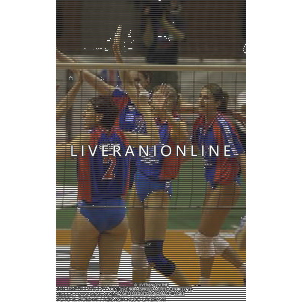 AiN NAPOLI VOLLEY 2000/2001 NELLA FOTO ESULTANZA FOTO N. ROMANI / AGENZIA ALDO LIVERANI
