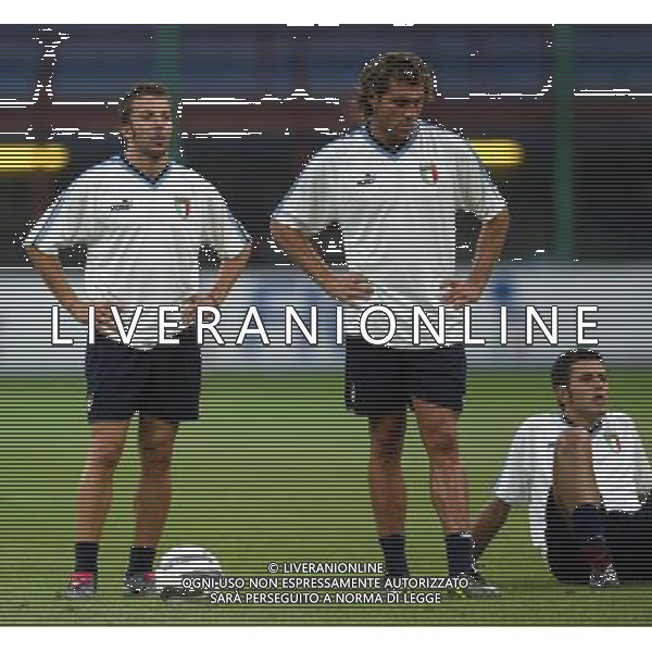 MILANO 18/08/03 STADIO MEAZZA ALLENAMENTO ITALIA NELLA FOTO ALESSANDRO DEL PIERO E CRISTIAN VIERI FOTO NERI BAGNAI/AG. ALDO LIVERANI
