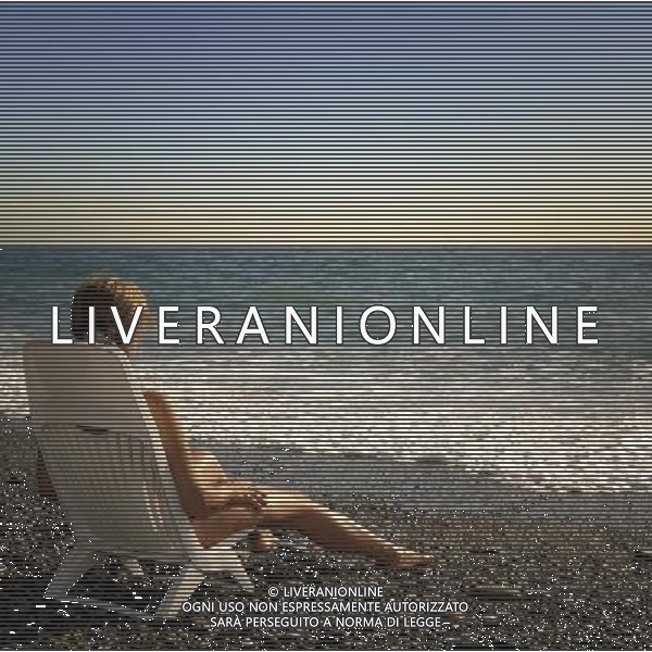 ARCHIVIO ALDO LIVERANI S A S NELLA FOTO RELAX AL MARE AGENZIA ALDO LIVERANI
