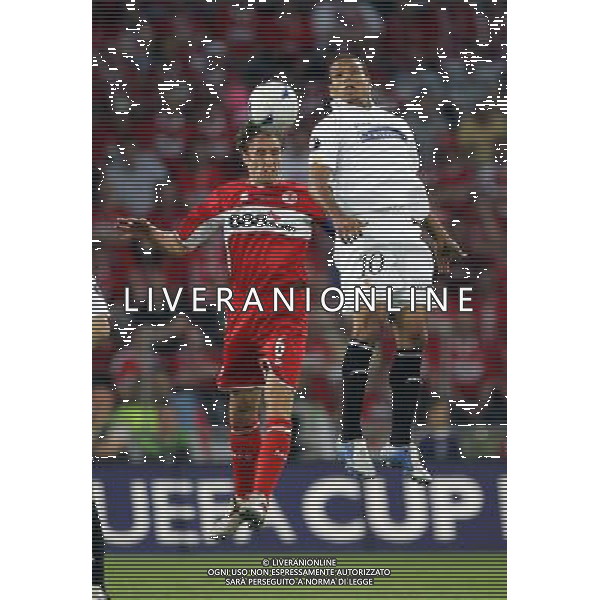 10-5-06 EINDHOVEN FINALE COPPA UEFA 2006 NELLA FOTO: southgate e luis fabiano PH: LUZZANI/LIVERANI