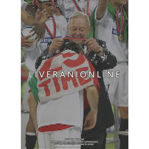 10-5-06 EINDHOVEN FINALE COPPA UEFA 2006 NELLA FOTO: premiazione maresca PH: LUZZANI/LIVERANI