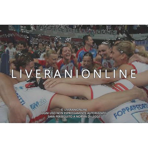 BERGAMO 10/05/2006 FOPPA PEDRETTI-MONTE SCHIAVO FINALE SCUDETTO PALLAVOLO FEMMINILE NELLA FOTO FESTEGGIAMENTI PER LA VITTORIA DEL 7 SCUDETTO AGENZIA ALDO LIVERANI