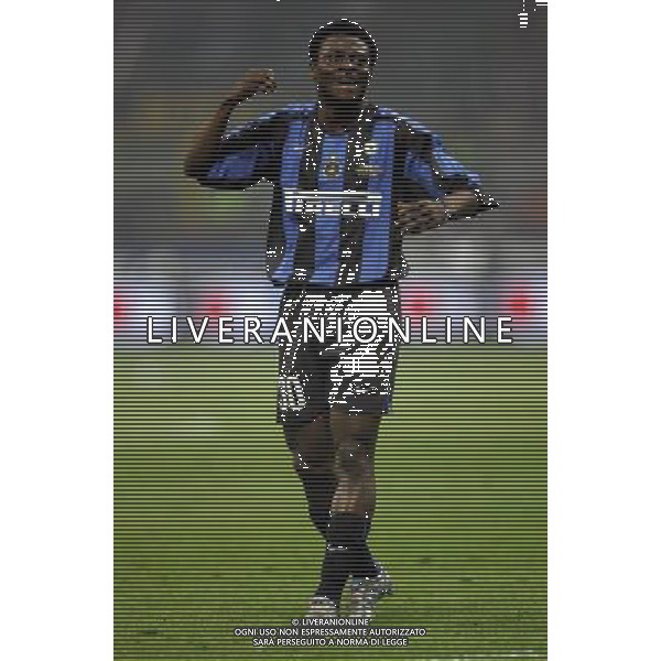 inter - roma finale ritorno coppa italia tim cup 11/05/2006 nella foto esultanza dopo il gol di obafemi martins ph luzzani/ag. aldo liverani