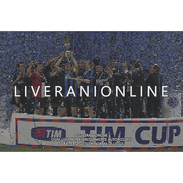inter - roma finale ritorno coppa italia tim cup 11/05/2006 nella foto la squadra dell\' Inter vincitrice della coppa ph luzzani/ag. aldo liverani