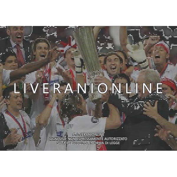 Eindhoven 10-05-2006 Finale Cppa UEFA 2005/06 stadio PSV Middlesbrough-Siviglia 0:4 nella foto premiazione javi navarro ph marco luzzani/ag aldo liverani s.a.s.