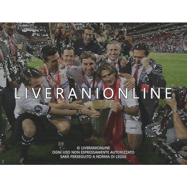 Eindhoven 10-05-2006 Finale Cppa UEFA 2005/06 stadio PSV Middlesbrough-Siviglia 0:4 nella foto siviglia con la coppa uefa ph marco luzzani/ag aldo liverani s.a.s.