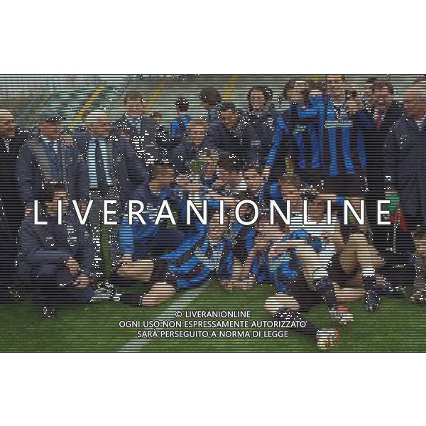 BERGAMO 02/04/2003 ATALANTA - LAZIO FINALE DI RITORNO DELLA COPPA ITALIA PRIMAVERA NELLA FOTO LA SQUADRA DELL\'ATALANTA VINCITRICE DELLA COPPA FOTO MARCO LUZZANI / AGENZIA ALDO LIVERANI
