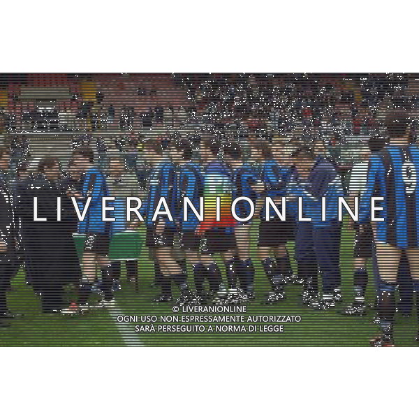 BERGAMO 02/04/2003 ATALANTA - LAZIO FINALE DI RITORNO DELLA COPPA ITALIA PRIMAVERA NELLA FOTO LA SQUADRA DELL\'ATALANTA VINCITRICE DELLA COPPA FOTO MARCO LUZZANI / AGENZIA ALDO LIVERANI