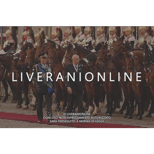 ROMA, 15 MAGGIO 2006 QUIRINALE INSEDIAMENTO DEL PRESIDENTE DELLA REPUBBLICA GIORGIO NAPOLITANO NELLA FOTO IL PRESIDENTE DELLA REPUBBLICA GIORGIO NAPOLITANO PASSA IN RASSEGNA IL PICCHETTO D\'ONORE FOTO AG ALDO LIVERANI