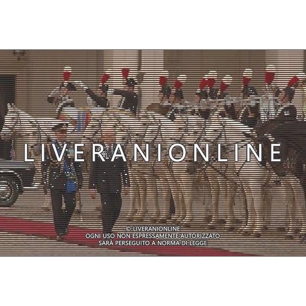 ROMA, 15 MAGGIO 2006 QUIRINALE INSEDIAMENTO DEL PRESIDENTE DELLA REPUBBLICA GIORGIO NAPOLITANO NELLA FOTO IL PRESIDENTE DELLA REPUBBLICA GIORGIO NAPOLITANO PASSA IN RASSEGNA IL PICCHETTO D\'ONORE FOTO AG ALDO LIVERANI