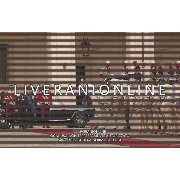 ROMA, 15 MAGGIO 2006 QUIRINALE INSEDIAMENTO DEL PRESIDENTE DELLA REPUBBLICA GIORGIO NAPOLITANO NELLA FOTO IL PRESIDENTE DELLA REPUBBLICA GIORGIO NAPOLITANO PASSA IN RASSEGNA IL PICCHETTO D\'ONORE FOTO AG ALDO LIVERANI