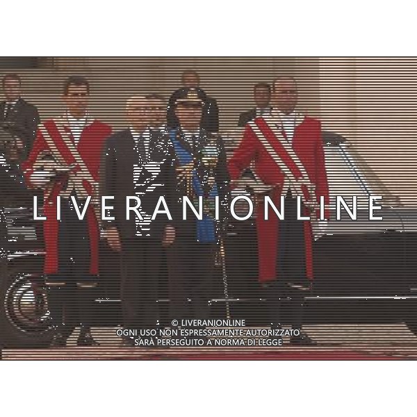 ROMA, 15 MAGGIO 2006 QUIRINALE INSEDIAMENTO DEL PRESIDENTE DELLA REPUBBLICA GIORGIO NAPOLITANO NELLA FOTO IL PRESIDENTE DELLA REPUBBLICA GIORGIO NAPOLITANO PASSA IN RASSEGNA IL PICCHETTO D\'ONORE FOTO AG ALDO LIVERANI