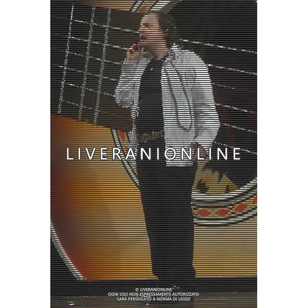 MILANO 16-5-06 TEATRO CIAK SPETTACOLO DI DADO \'SUONO, CANTO, RECITO... E BALLICCHIO\' NELLA FOTO : DADO PH: CAPRA/LIVERANI