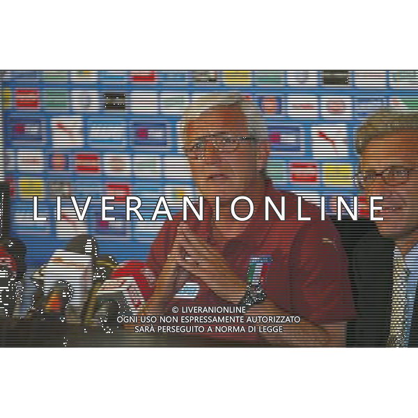 Coverciano (Fi) 22/05/2006 Raduno della Nazionale Italiana di Calcio nella foto marcello lippi in conferenza stampa ph gianni nucci/ag. aldo liverani