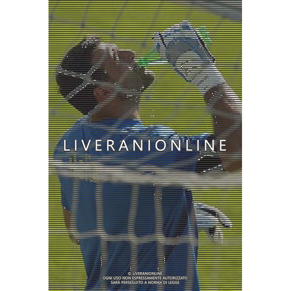 Coverciano (Fi) 22/05/2006 Raduno e allenamento della Nazionale Italiana di Calcio nella foto angelo peruzzi si disseta ph gianni nucci/ag. aldo liverani