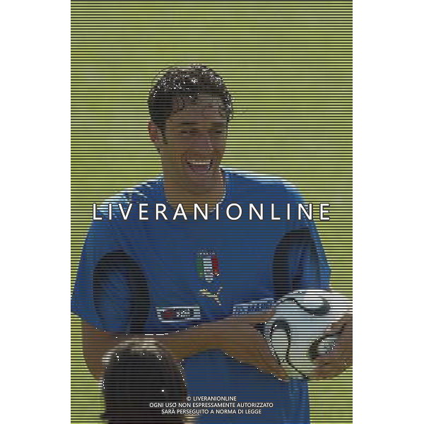 Coverciano (Fi) 22/05/2006 Raduno e allenamento della Nazionale Italiana di Calcio nella foto luca toni ph gianni nucci/ag. aldo liverani