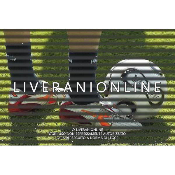 Coverciano (Fi) 24/05/2006 allenamento della Nazionale Italiana di Calcio in ritiro nella foto le scarpe di francesco totti ph gianni nucci/ag. aldo liverani