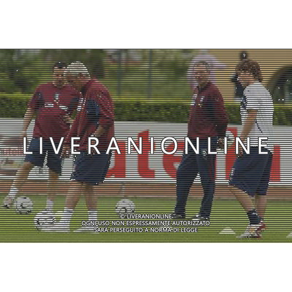 Coverciano (Fi) 24/05/2006 allenamento della Nazionale Italiana di Calcio in ritiro nella foto marcello lippi con francesco totti ph gianni nucci/ag. aldo liverani