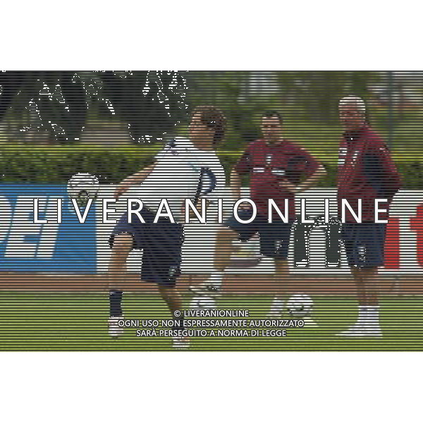 Coverciano (Fi) 24/05/2006 allenamento della Nazionale Italiana di Calcio in ritiro nella foto marcello lippi con francesco totti ph gianni nucci/ag. aldo liverani