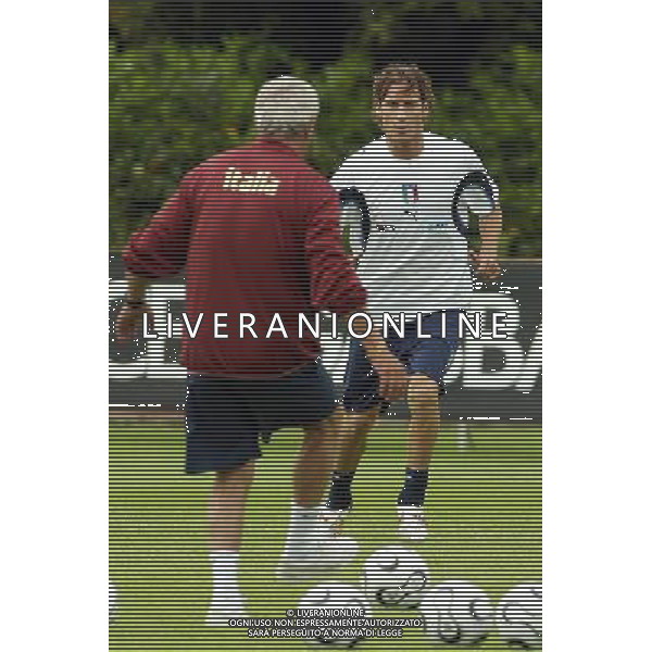 Coverciano (Fi) 24/05/2006 allenamento della Nazionale Italiana di Calcio in ritiro nella foto marcello lippi con francesco totti ph gianni nucci/ag. aldo liverani