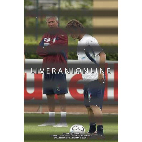Coverciano (Fi) 24/05/2006 allenamento della Nazionale Italiana di Calcio in ritiro nella foto marcello lippi con francesco totti ph gianni nucci/ag. aldo liverani