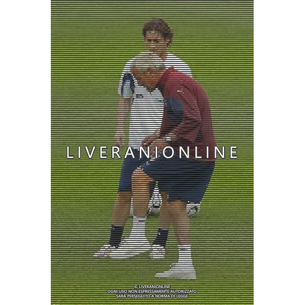 Coverciano (Fi) 24/05/2006 allenamento della Nazionale Italiana di Calcio in ritiro nella foto marcello lippi con francesco totti ph gianni nucci/ag. aldo liverani