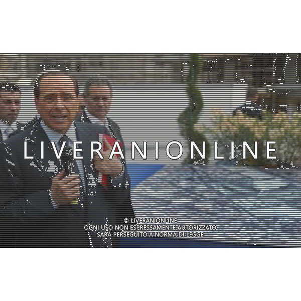 MILANO 24/5/2006 VISITA DI SILVIO BERLUSCONI A MILANO PER LA CAMPAGNA ELETTORALE DELLE COMUNALI 2006 NELLA FOTO SILVIO BERLUSCONI NELL\' AREA DEL PORTELLO FOTO ROMANO/AG ALDO LIVERANI