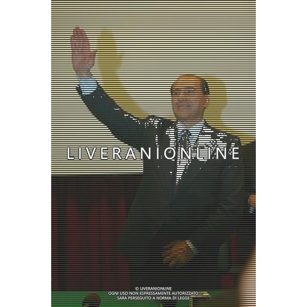 MILANO 24/5/2006 VISITA DI SILVIO BERLUSCONI A MILANO PER LA CAMPAGNA ELETTORALE DELLE COMUNALI 2006 NELLA FOTO SILVIO BERLUSCONI NEL PIO ALBERGO TRIVULZIO FOTO ROMANO/AG ALDO LIVERANI