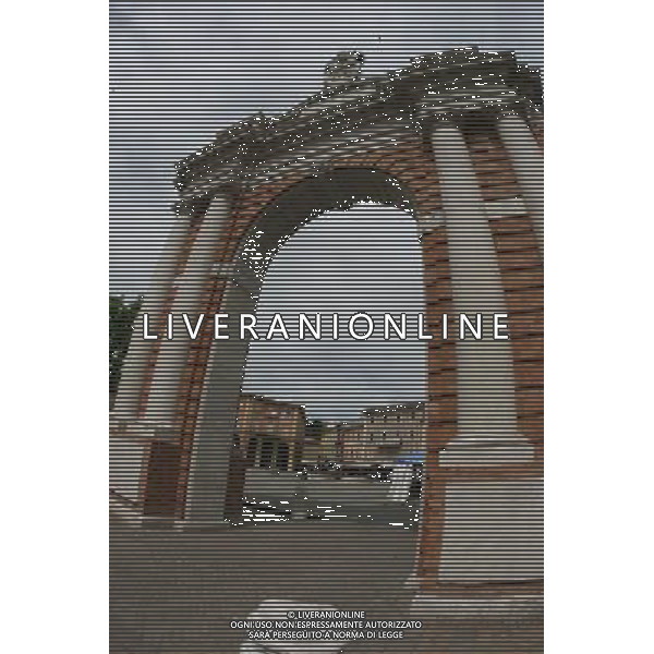 SANTARCANGELO DI ROMAGNA 25/05/2006 NELLA FOTO L\'ARCO DI PIAZZA LORENZO GANGANELLI AGENZIA ALDO LIVERANI