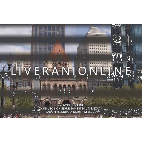 ARCHIVIO ALDO LIVERANI S A S NELLA FOTO Tourists visiting Trinity church Boston, Mass. Made of granite and red sandstone, the low part is based on Romanesque architecture IFC-AGENZIA ALDO LIVERANI