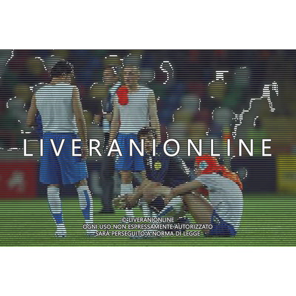 ITALIA - OLANDA UNDER 21 EUROPEI PORTOGALLO 29/05/2006 NELLA FOTO: LA DELUSIONE DEI GIOCATORI ITALIANI A FINE PARTITA PH BELLINI/AG. ALDO LIVERANI