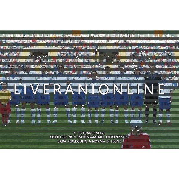 ITALIA - OLANDA EUROPEI UNDER 21 29/05/2006 AVEIRO PORTOGALLO NELLA FOTO: LA FORMAZIONE DEGLI \'AZZURRINI\' DURANTE L\'INNO DI MAMELI PH BELLINI/AG. ALDO LIVERANI