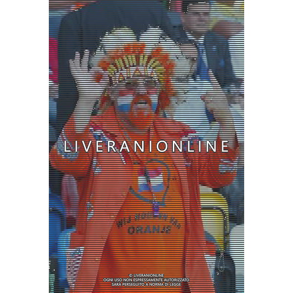 ITALIA - OLANDA EUROPEI UNDER 21 29/05/2006 AVEIRO PORTOGALLO NELLA FOTO: GIUSTA LA PREVISIONE DEL TIFOSO OLANDESE PRIMA DELLA PARTITA PH BELLINI/AG. ALDO LIVERANI