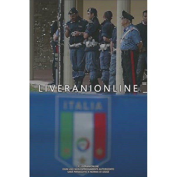 Ritiro della Nazionale Italiana a Coverciano 30/05/2006 nella foto le forze dell\'ordine Polizia e Carabinieri nel centro sportivo ph gianni nucci/ag. aldo liverani