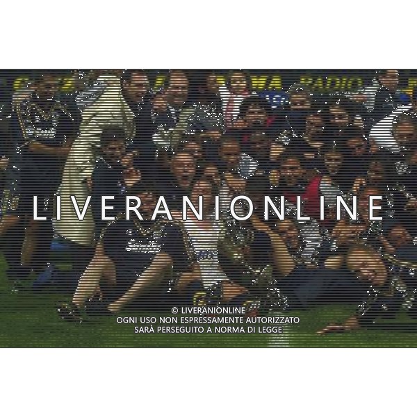 PARMA-JUVENTUS FINALE DI COPPA ITALIA 2002 NELLA FOTO FESTEGGIAMENTI CON LA COPPA ITALIA AGENZIA ALDO LIVERANI