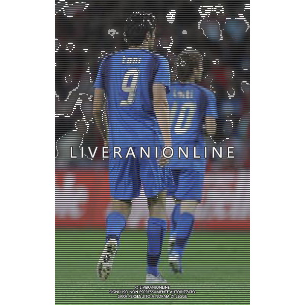 Ginevra 31/05/2006 Svizzera-Italia nella foto: Luca Toni-Francesco Totti foto Luzzani/Ag.aldo Liverani