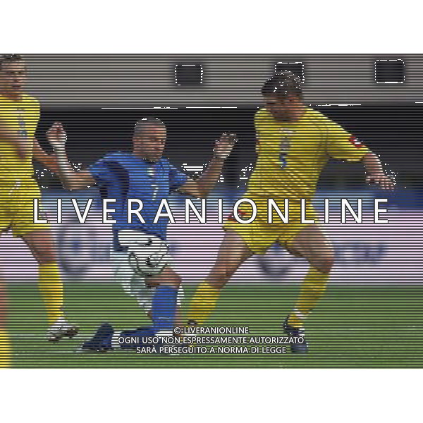LOSANNA 2 GIUGNO 2006 ITALIA - UCRAINA AMICHEVOLE NELLA FOTO: del piero e yeserky FOTO LUZZANI / AG. ALDO LIVERANI