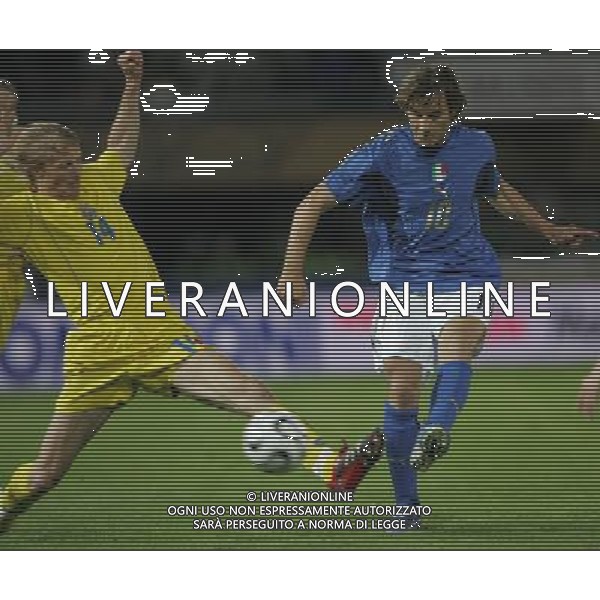 LOSANNA 2 GIUGNO 2006 ITALIA - UCRAINA AMICHEVOLE NELLA FOTO: totti e gusin FOTO LUZZANI / AG. ALDO LIVERANI