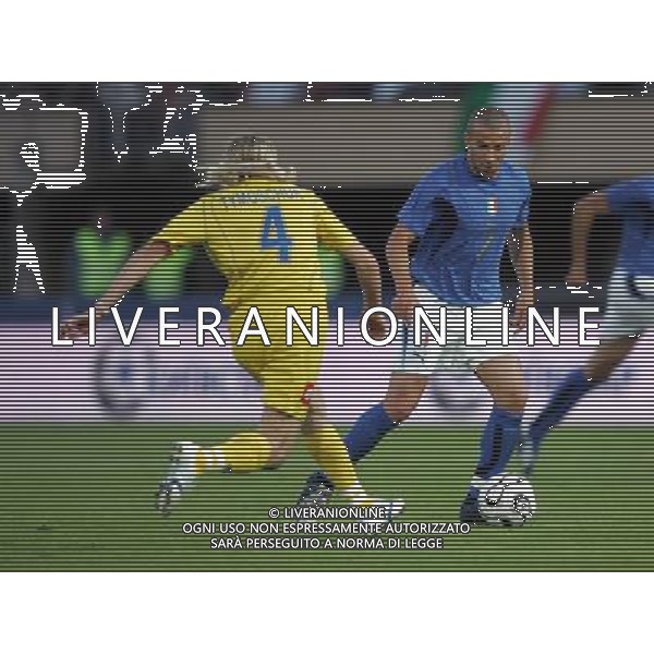 Losanna (CH) 02/06/2006 italia-ucraina 0:0 nella foto del piero e tymoshchyuk ph marco luzzani/ag aldo liverani s.a.s.