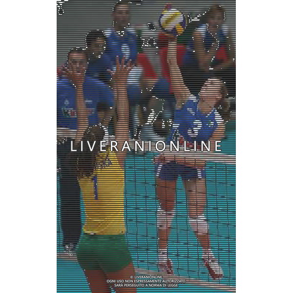 MONZA 3/6/2006 PARTITA AMICHEVOLE DI VOLLEY ITALIA-BRASILE NELLA FOTO GIANNANESCHE E WALEWSKA FOTO ANDRY/AG ALDO LIVERANI