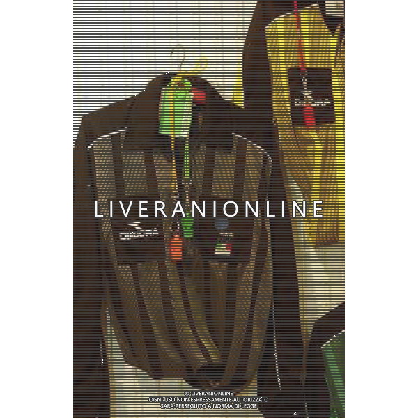 Divise degli Arbitri di Calcio con fischietti colorati ph archivio ag. aldo liverani