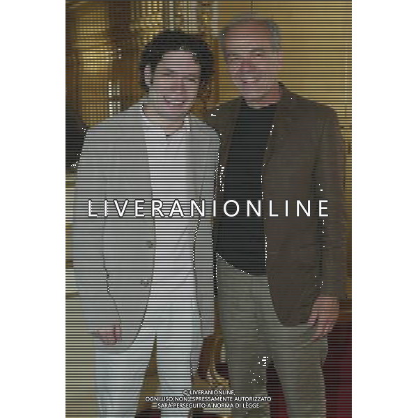 MILANO 7/6/2006 SALA GIALLA TEATRO ALLA SCALA NELLA FOTO GUSTAVO DUDAMEL ED ERNESTO SCHIAVI (DIRETTORE ARTISTICO DELLA FILARMONICA DELLA SCALA) FOTO ROMANO/AG ALDO LIVERANI