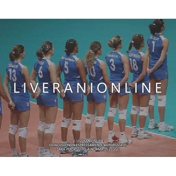 Monza 3 giugno 2006 Italia - Brasile amichevole volley femminile nella foto: la formazione italiana durante l\'inno nazionale foto Andry / Ag. Aldo Liverani