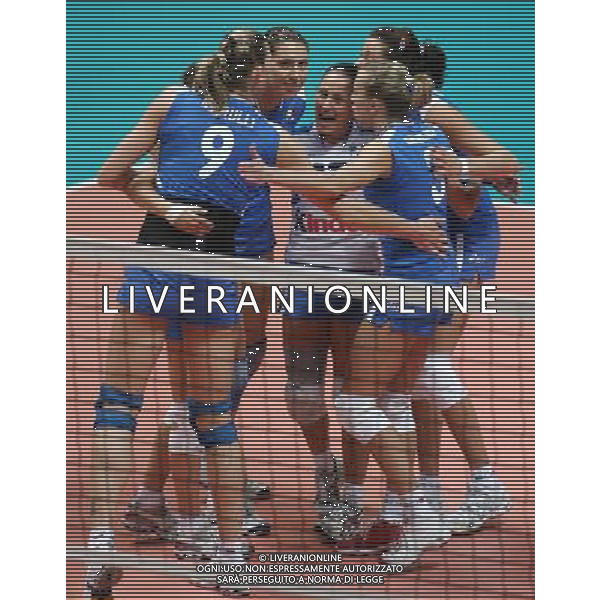 Monza 3 giugno 2006 Italia - Brasile amichevole volley femminile nella foto: esultanza punto Italia foto Andry / Ag. Aldo Liverani