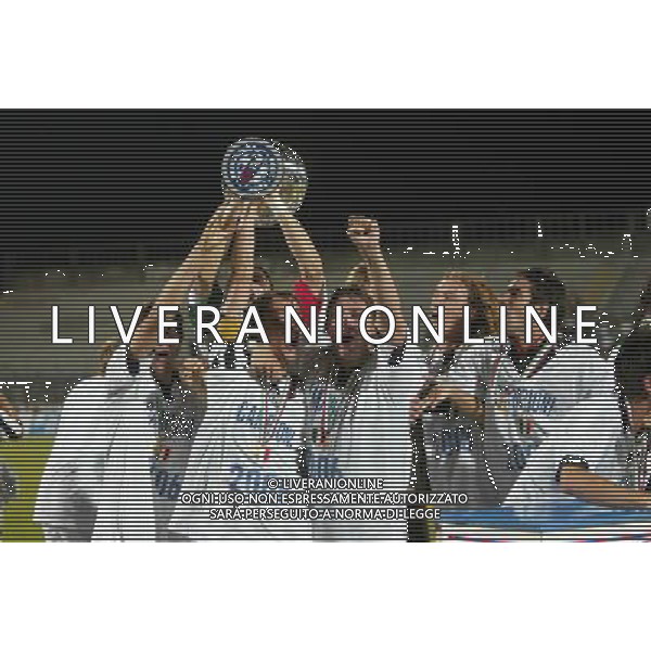 Fiorentina - juventus Finale campionato primavera 08/06/2006 nella foto: esultanza a fine gara della Juventus vincitrice con la coppa ph rosa/ag. aldo liverani