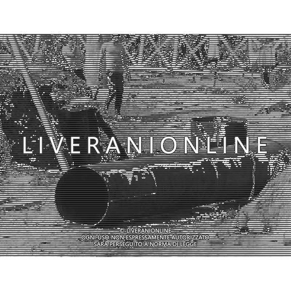 Alfredino Rampi caduto in un pozzo artesiano nelle campagna di vermicino (Frascati) il 10/06/1981 nella foto la geosonda con gli uomini al lavoro sul luogo dell\'accaduto per cercare di recuperare il Bambino ph archivio giovanni liverani/ag. Aldo Liverani