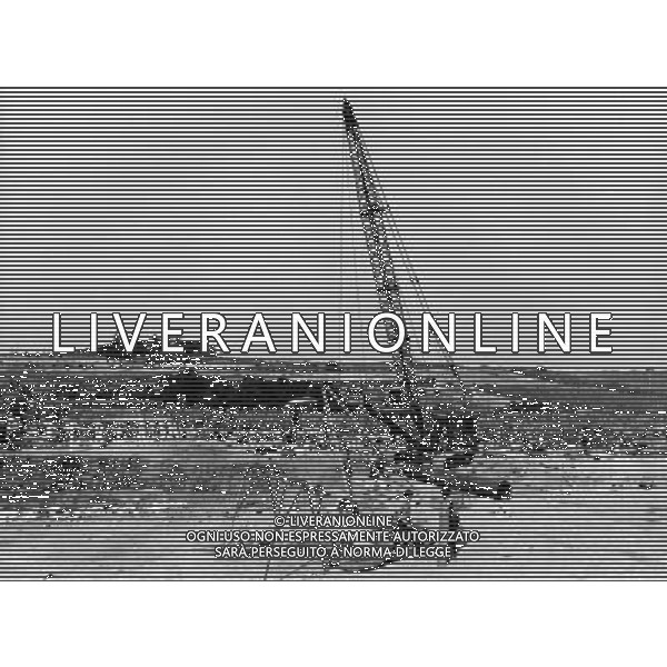 Alfredino Rampi caduto in un pozzo artesiano nelle campagna di vermicino (Frascati) il 10/06/1981 nella foto la geosonda con gli uomini al lavoro sul luogo dell\'accaduto per cercare di recuperare il Bambino ph archivio giovanni liverani/ag. Aldo Liverani