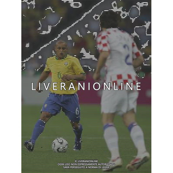 Berlino (ger) 13-06-2006 World Cup Germany 2006 brasile-croazia 1 : 0 nella foto roberto carlos e srna ph marco luzzani/ag aldo liverani s.a.s.