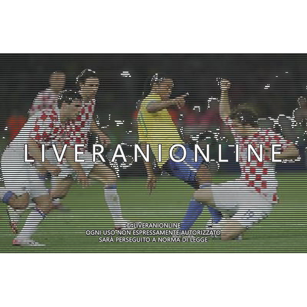 Berlino (ger) 13-06-2006 World Cup Germany 2006 brasile-croazia 1 : 0 nella foto ronaldinho circondato dai croati ph marco luzzani/ag aldo liverani s.a.s.